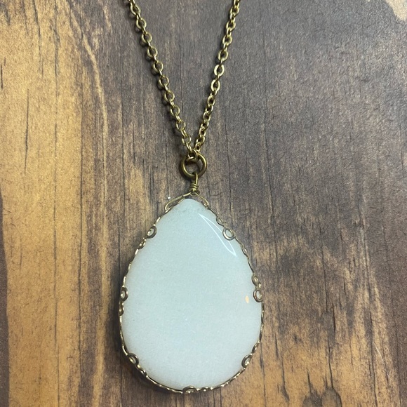 White Gem Necklace - Picture 2 of 3